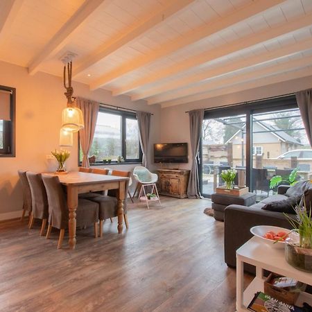 Stijlvol Ingerichte Bungalow In Baarland Exteriör bild