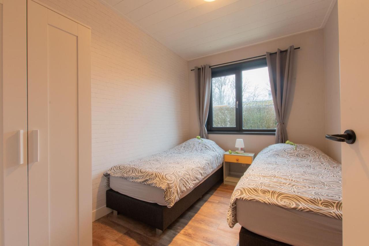 Stijlvol Ingerichte Bungalow In Baarland Exteriör bild